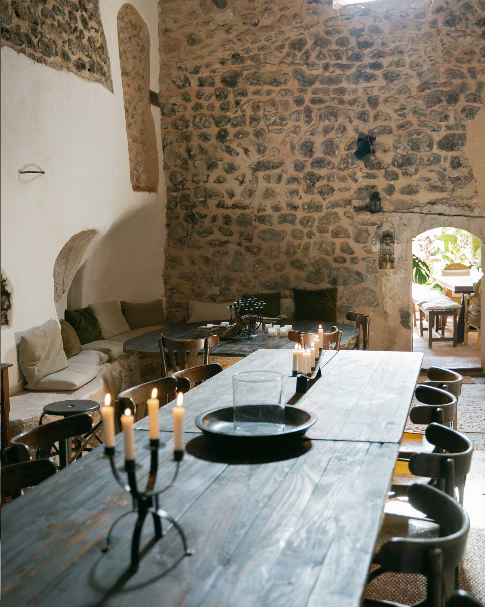 salon mur pierres et salle à manger maison Majorque San Rullan salon mur pierres et salle à manger maison Majorque San Rullan