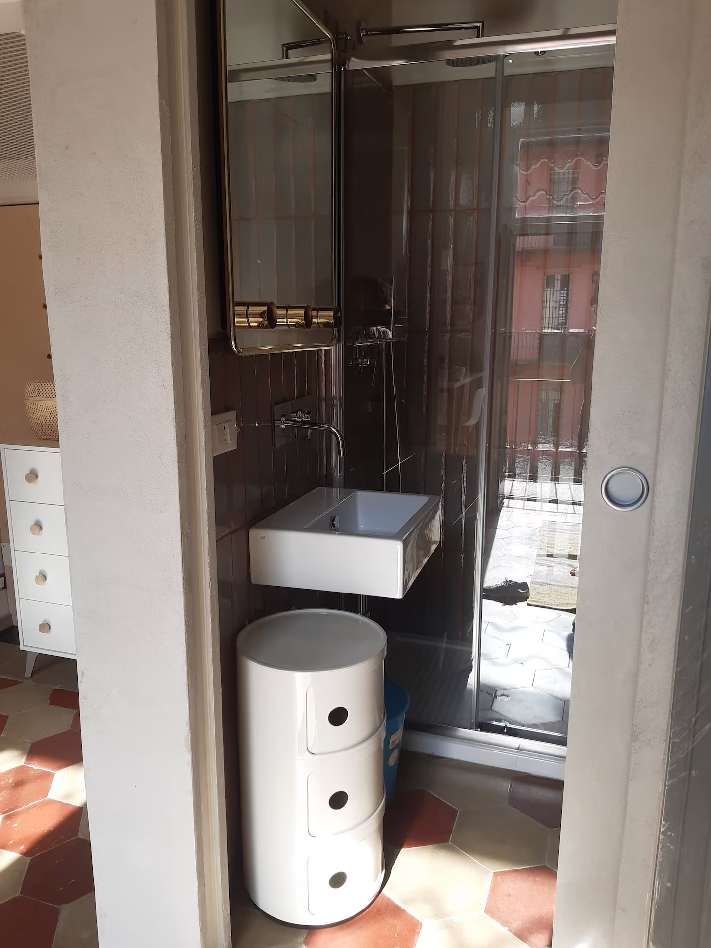 salle de bain studio Milan avec mezzanine salle de bain studio Milan avec mezzanine