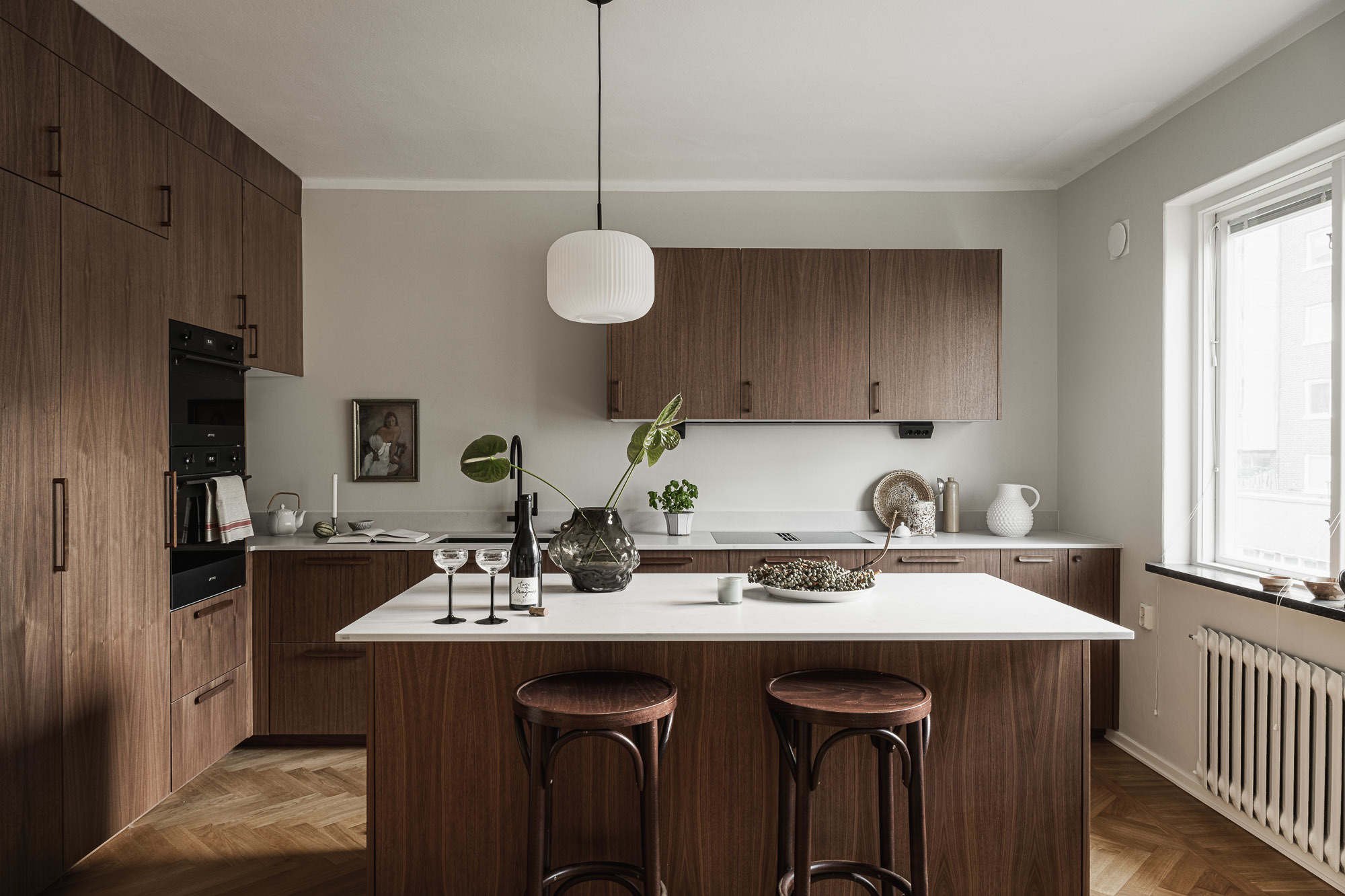 cuisine noyer design appartement 54m2 décoration neutre et scandinave cuisine noyer design appartement 54m2 décoration neutre et scandinave