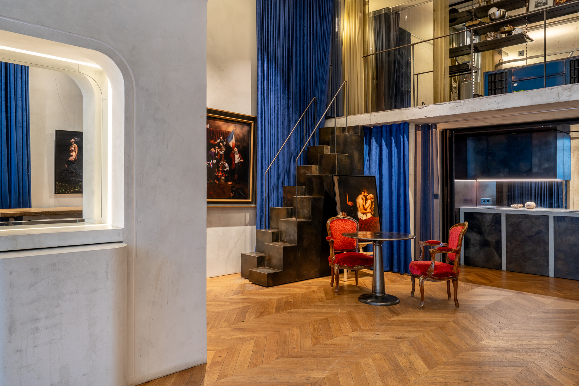 salle à manger galerie d salle à manger galerie d'art maison Paris Photo : © Thomas Leclerc pour Espaces Atypiques