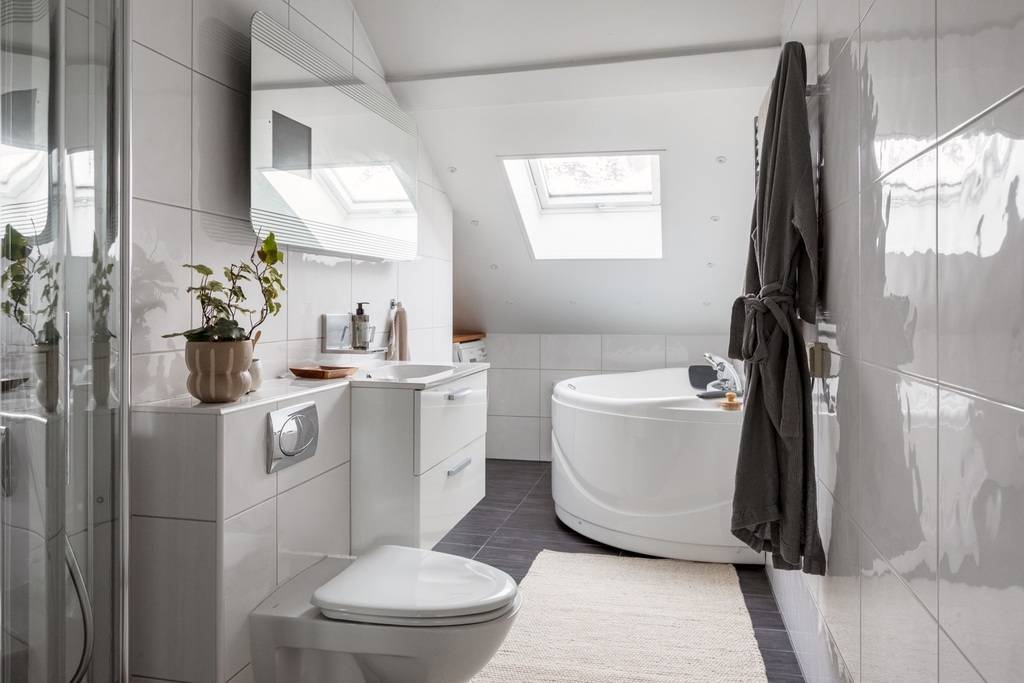 salle de bain blanche