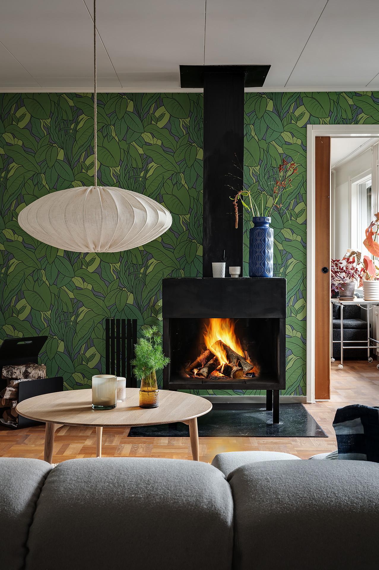 salon avec poêle mur vert décoration scandinave vintage et mid-century salon avec poêle mur vert décoration scandinave vintage et mid-century