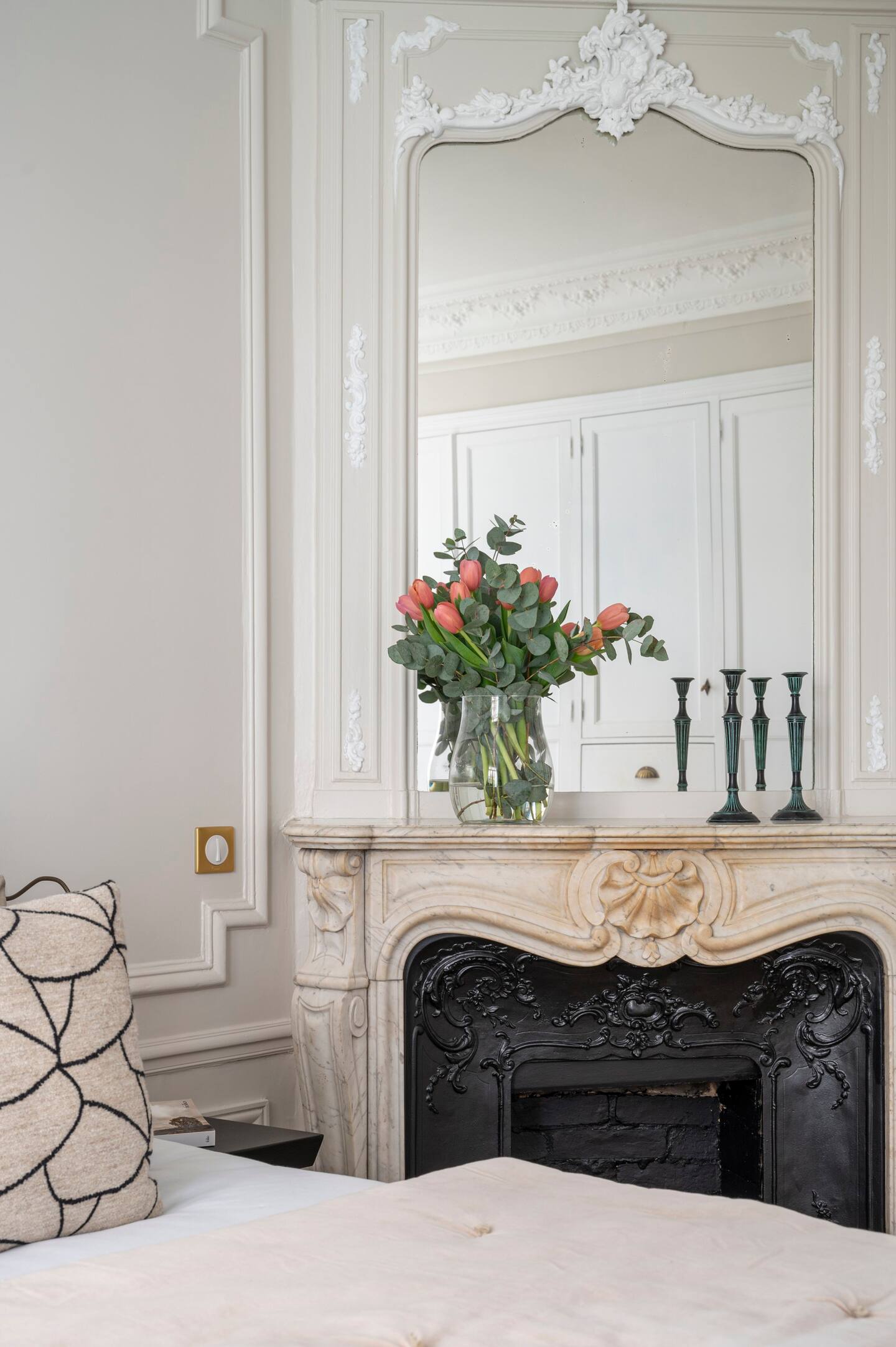 chambre avec cheminée ancienne Villa Ballu Montmartre chambre avec cheminée ancienne Villa Ballu Montmartre
