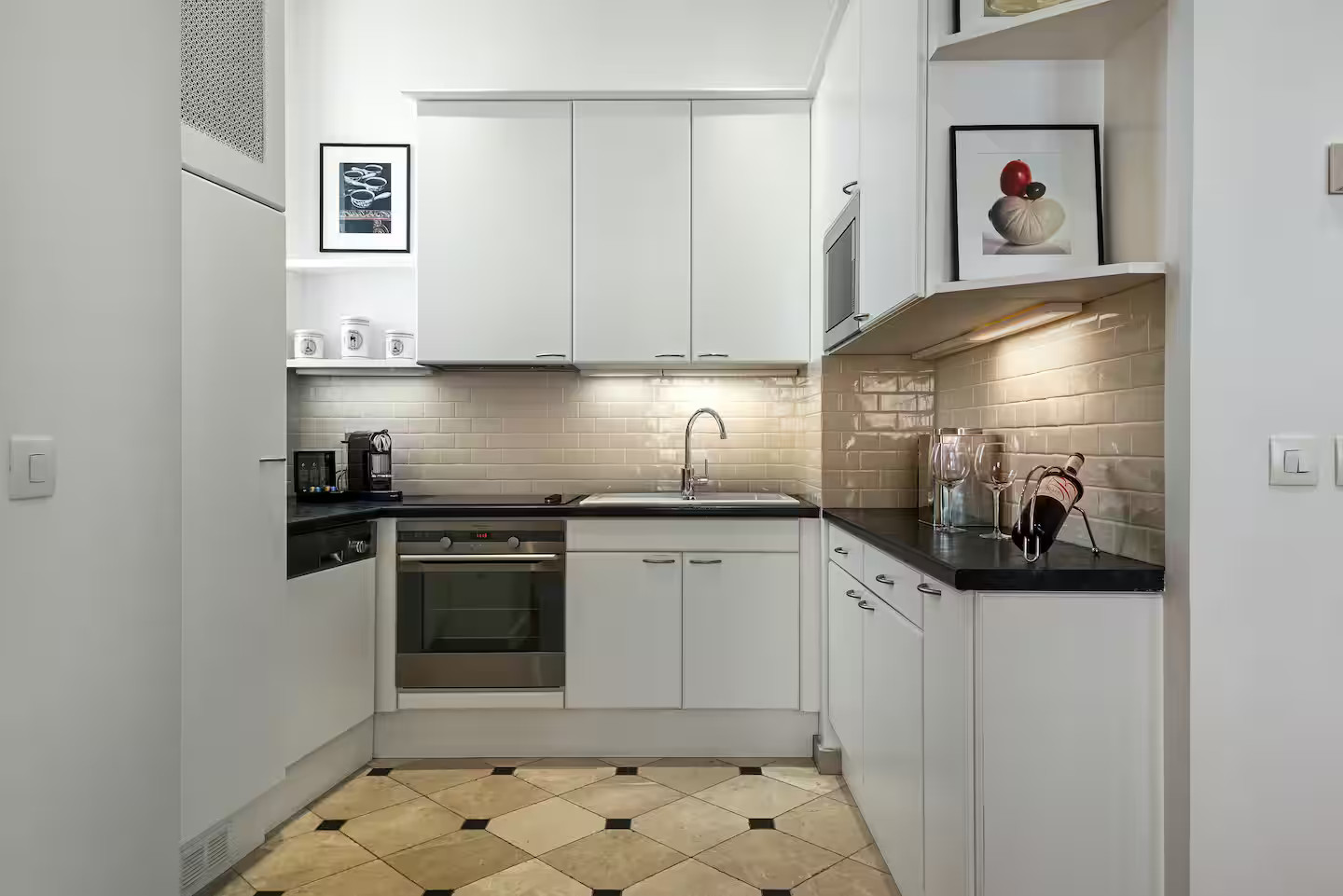 cuisine design sol cabochons noirs
