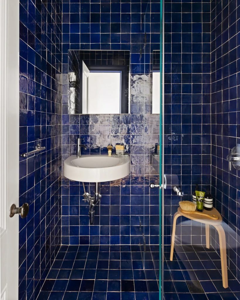 salle de bain zelliges bleues maison de ville Brooklyn