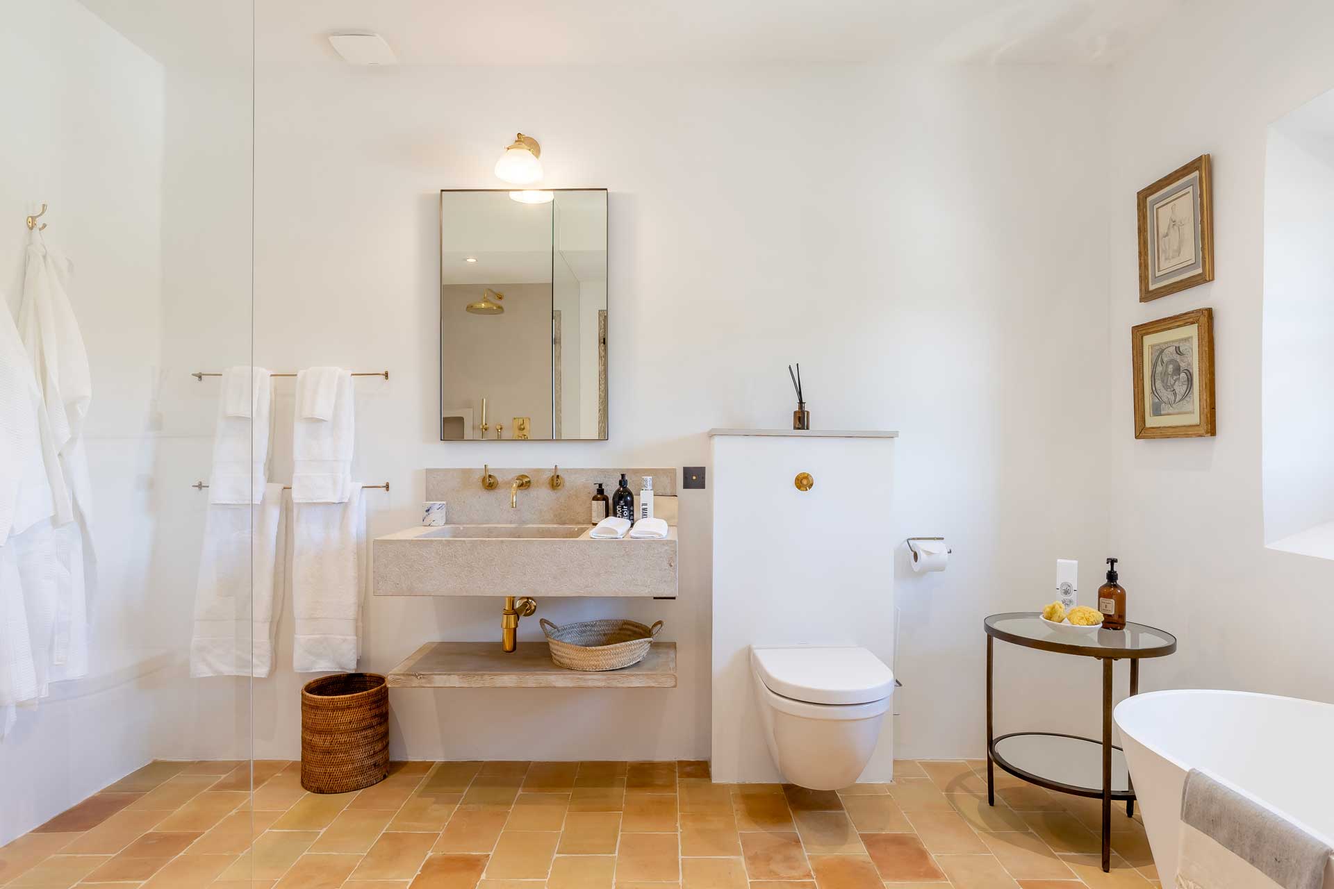 salle de bain maison du sud de la France le Mas Gris Luberon salle de bain maison du sud de la France le Mas Gris Luberon
