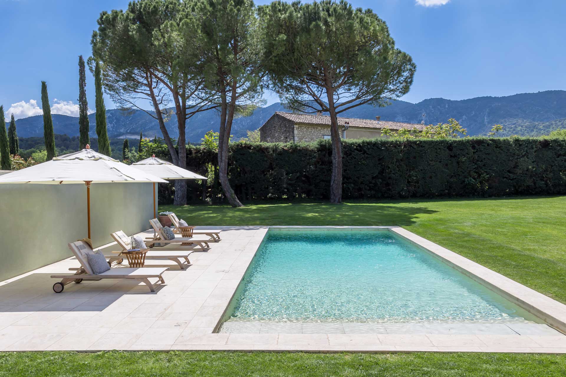 jardin avec piscin le Mas Gris Luberon jardin avec piscin le Mas Gris Luberon