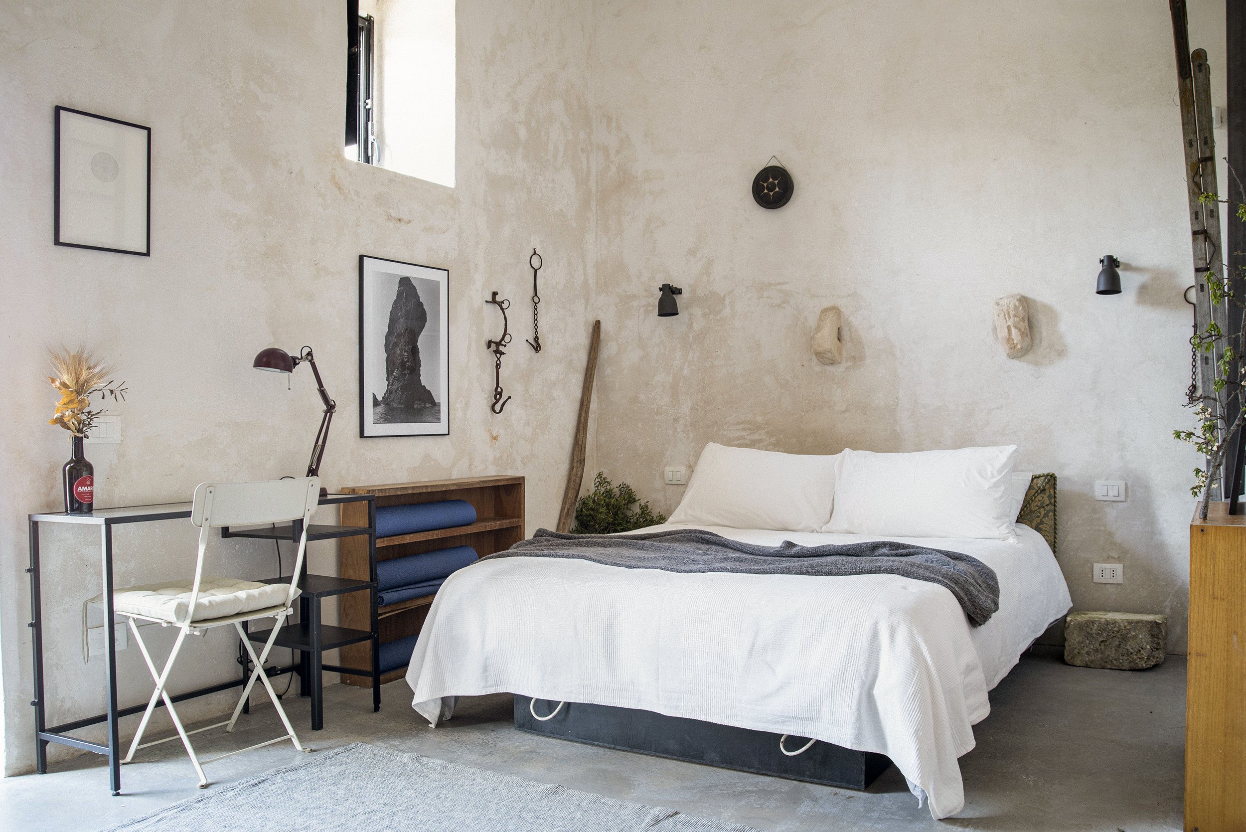 chambre décoration contemporaine ancienne ferme rénovée en Sicile Casa Balat chambre décoration contemporaine ancienne ferme rénovée en Sicile Casa Balat