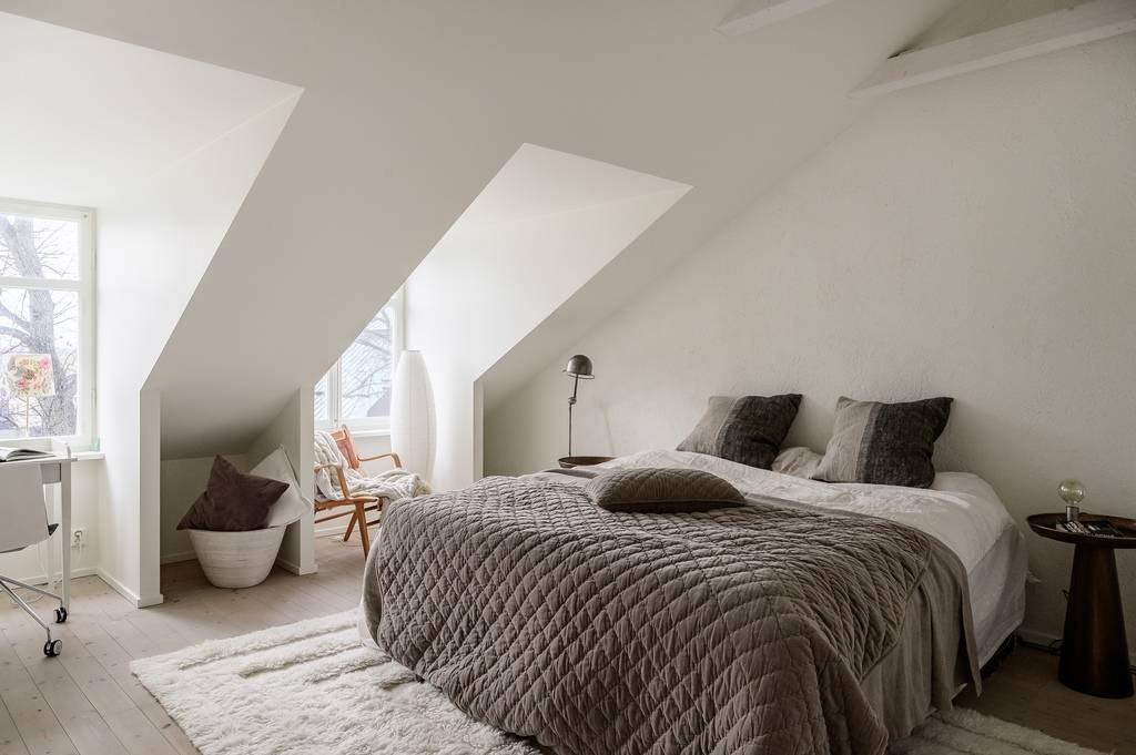 chambre mansardée décoration blanche