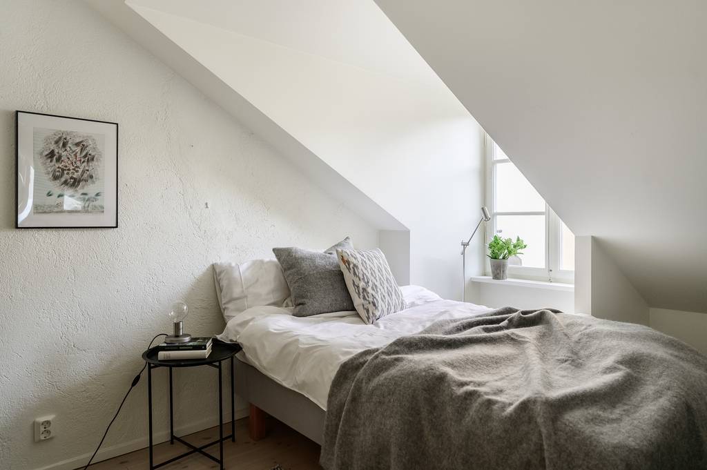 chambre mansardée décoration blanche