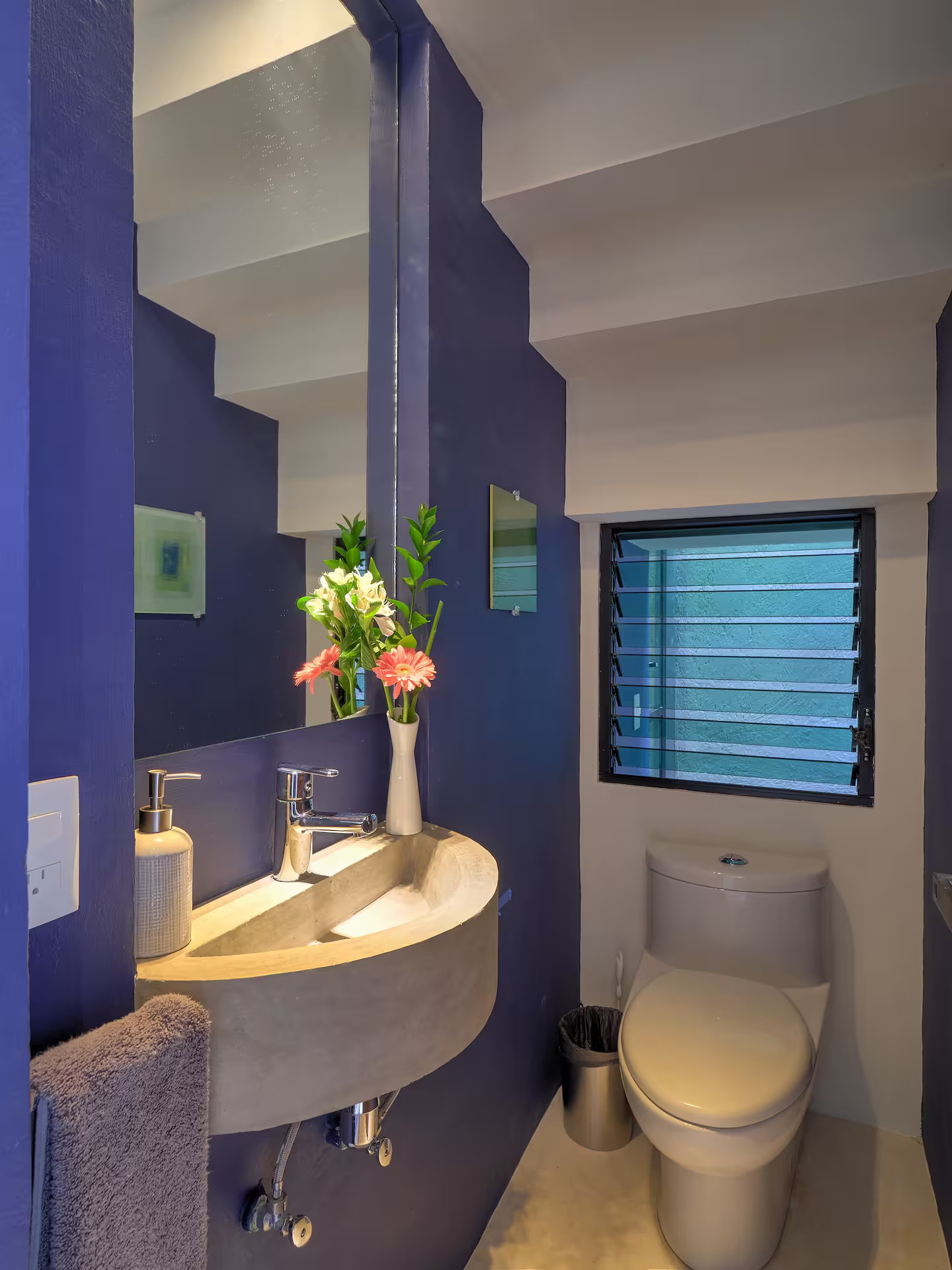 toilettes mur bleu maison Mexique Casa El Nido Santa Lucia