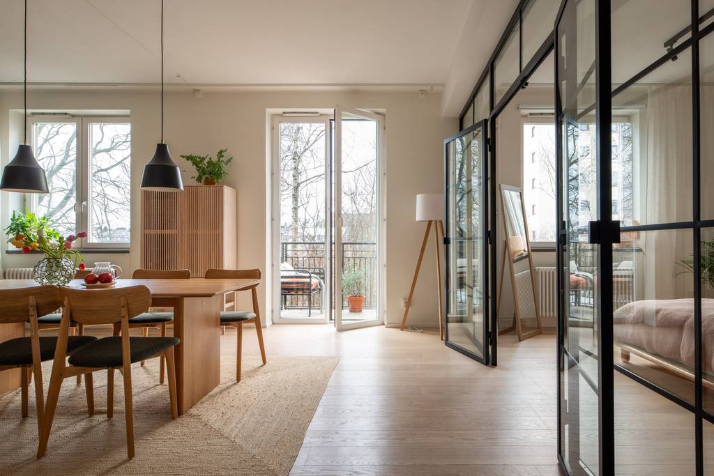 salle à manger et chambre avec verrière noire appartement 107m2