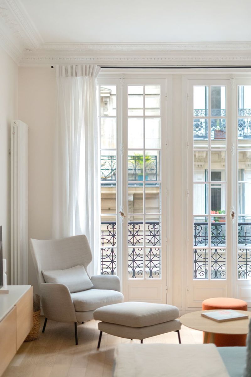 salon appartement haussmannien Paris rénové