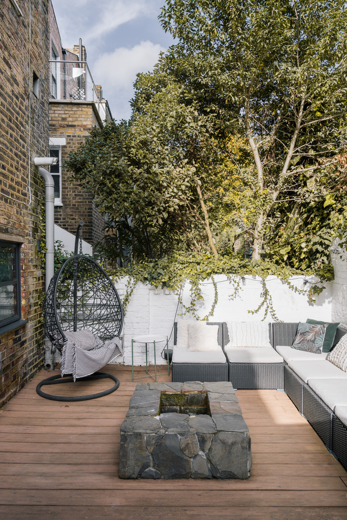 jardin de ville avec terrasse bois