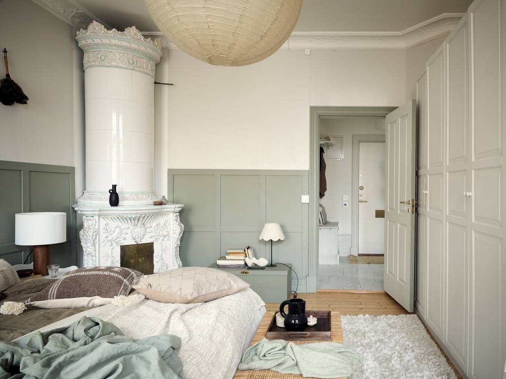 chambre avec poêle scandinave décoration vert sauge appartement 80m2 chambre avec poêle scandinave décoration vert sauge appartement 80m2