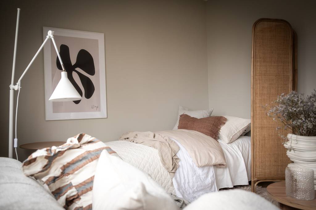 zone chambre studio 35m2 décoration scandinave en tons naturels