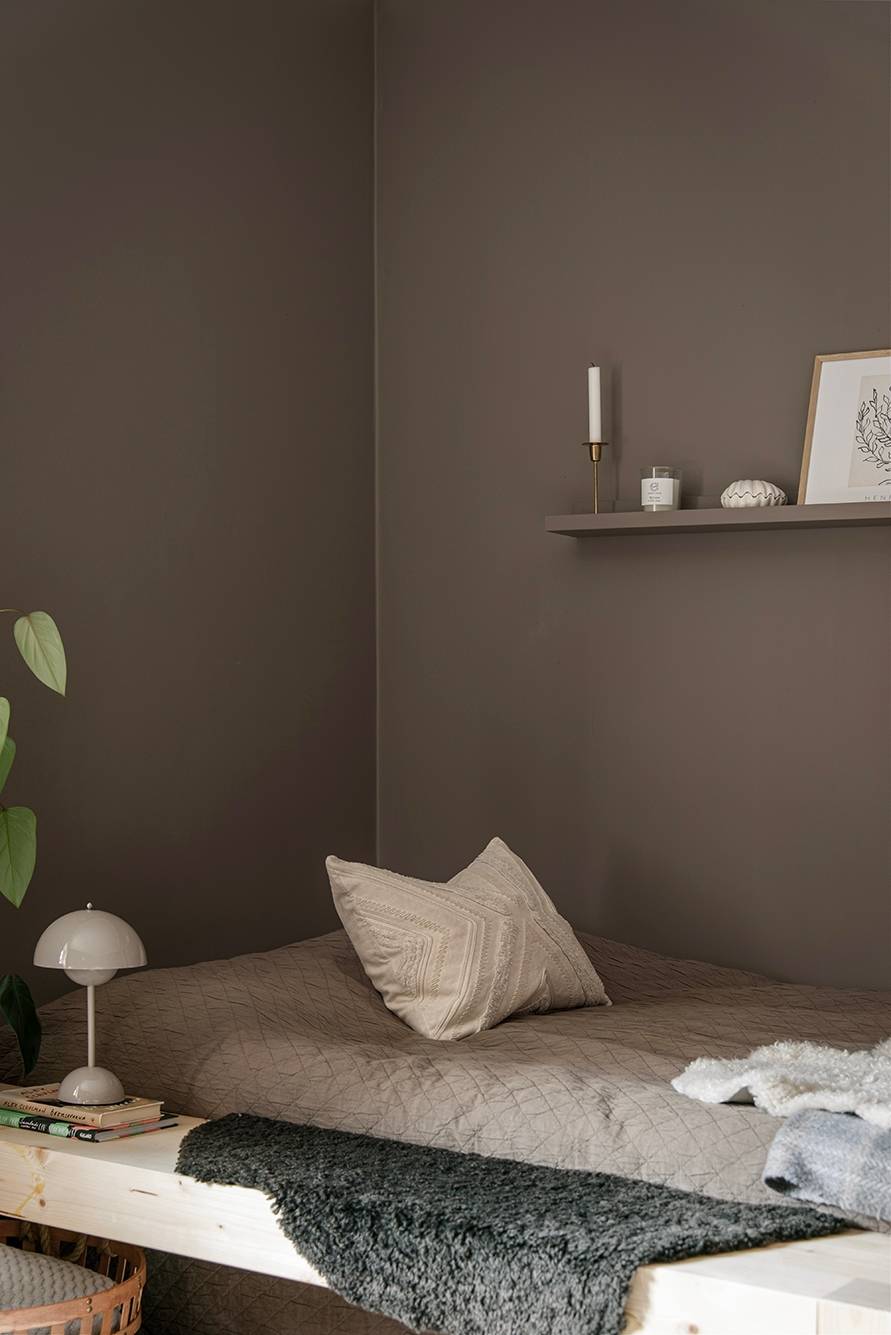 zone chambre studio de 27m2 aux murs couleur Mocha Mousse