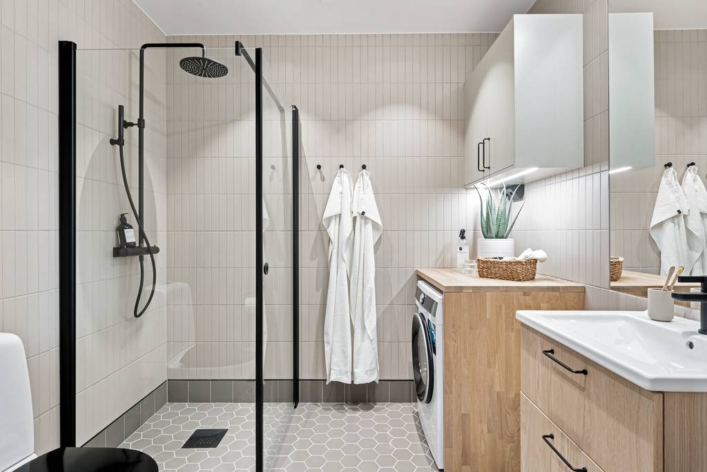 salle de bain blanche et bois décoration scandinave deux-pièces 45m2