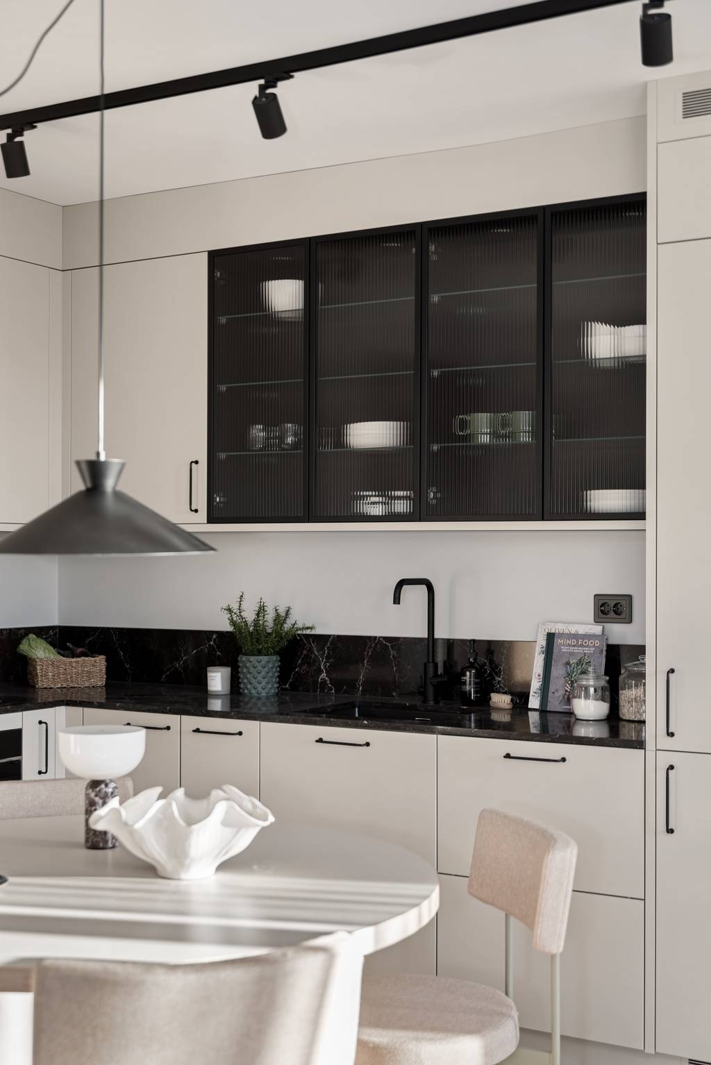 cuisine beige et noire