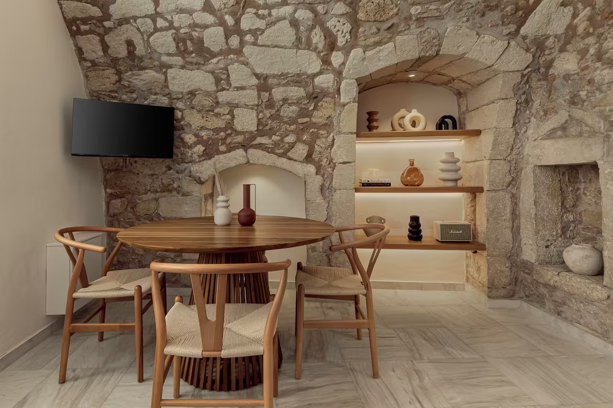salle à manger maison en pierres Soleil Boutique House Crète