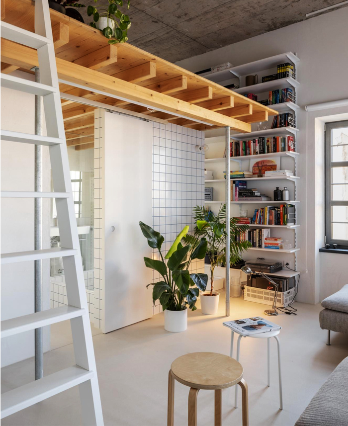 salon avec mezzanine appartement design Studio KILO / HONČ salon avec mezzanine appartement design Studio KILO / HONČ