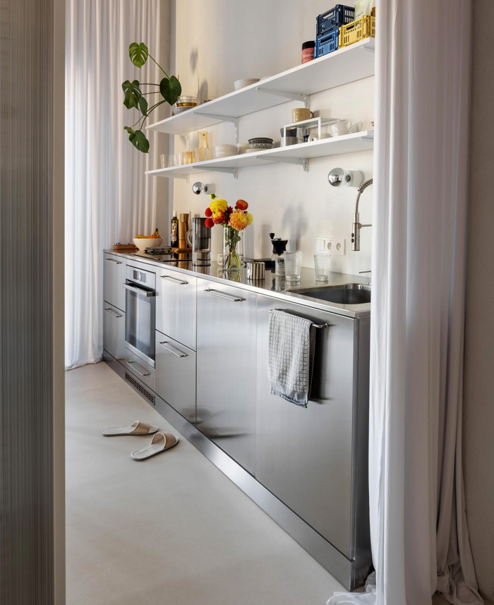 cuisine inox appartement design Studio KILO / HONČ cuisine inox appartement design Studio KILO / HONČ