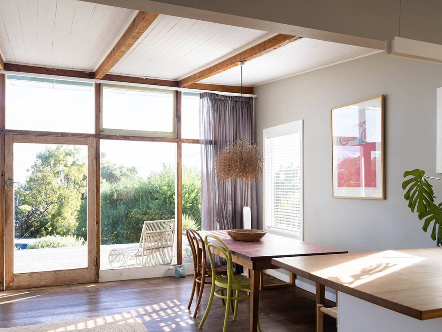 salle à manger décoration contemporaine et vintage Drift Beach Shack Tasmanie