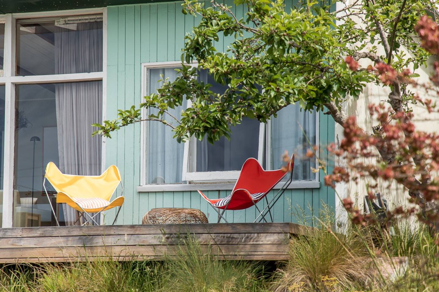 terrasse maison bleue pour les surfeurs Drift Beach Shack Tasmanie