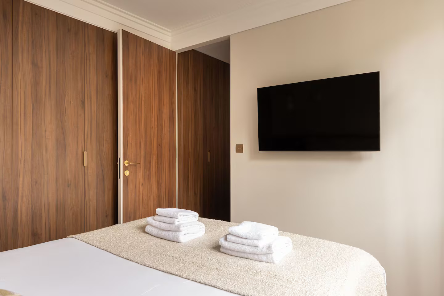 chambre noyer appartement 42m2 Paris
