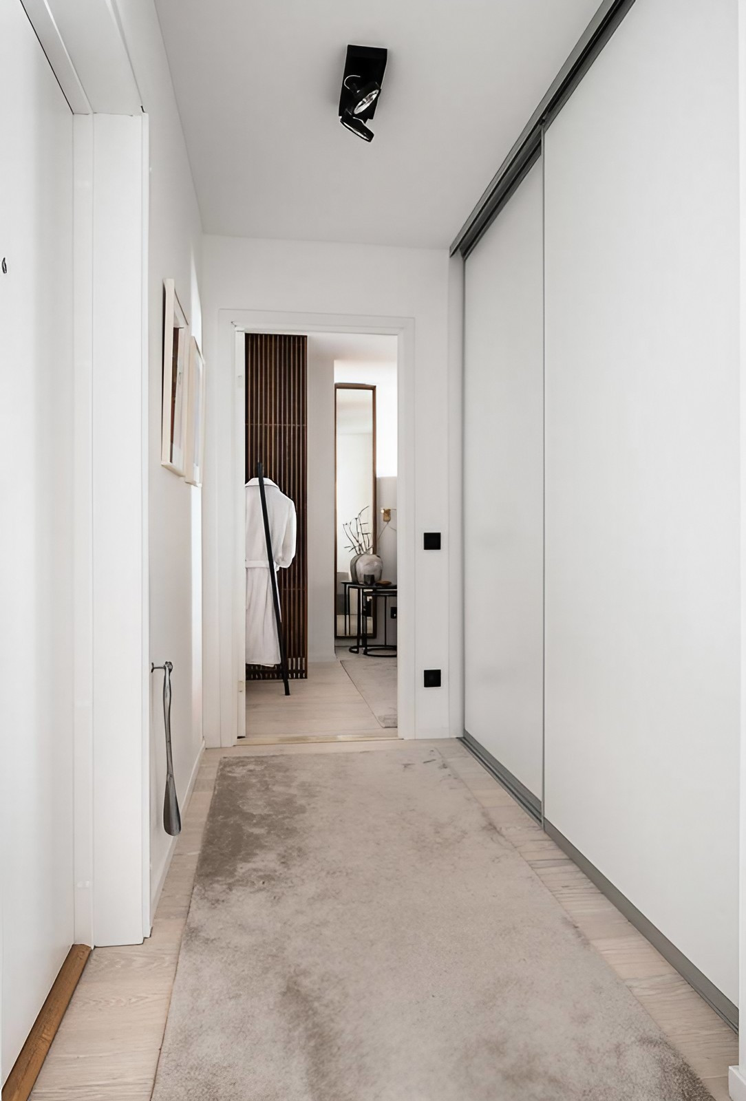 couloir avec dressing placard