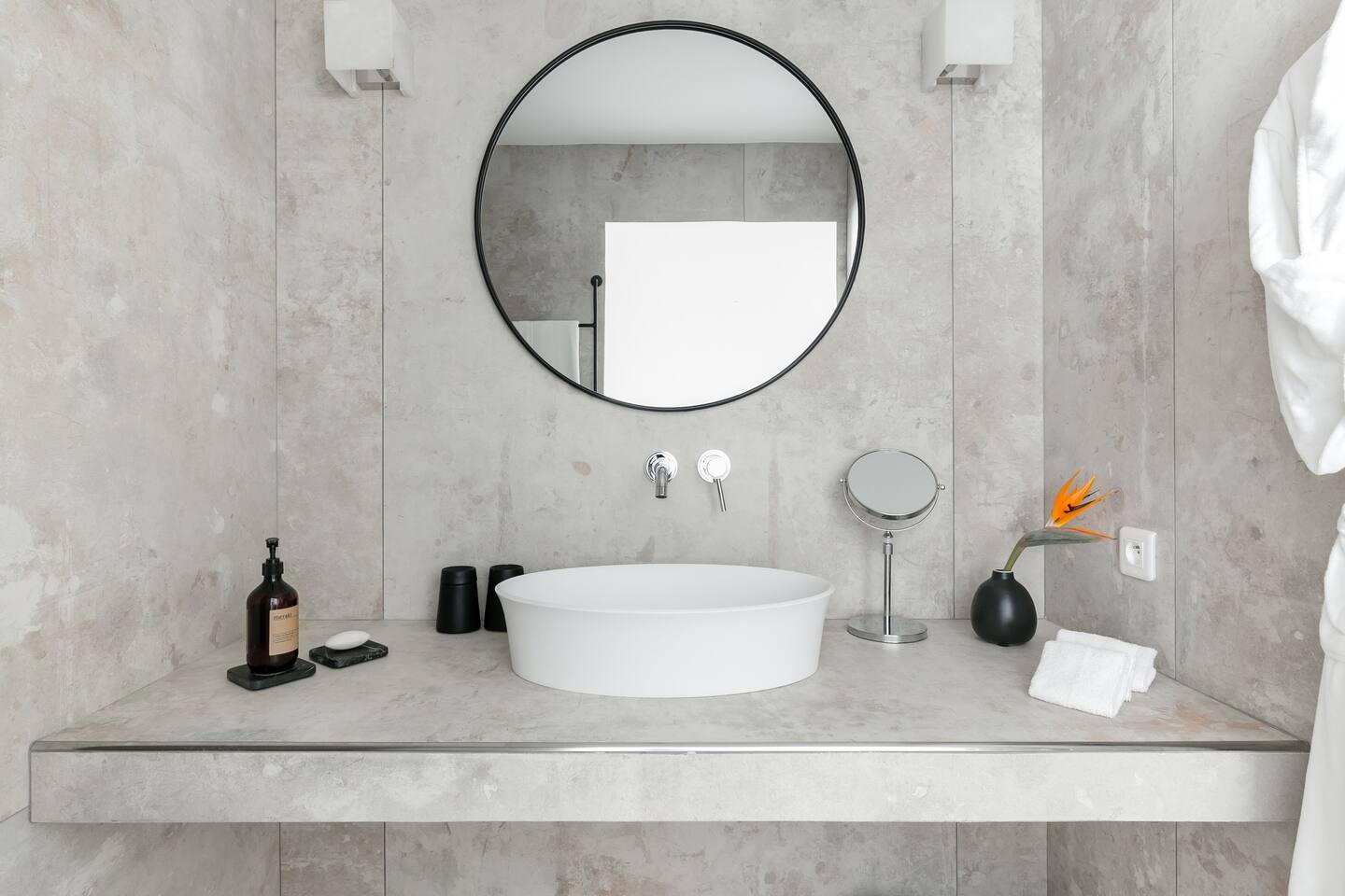 salle de bain design grise