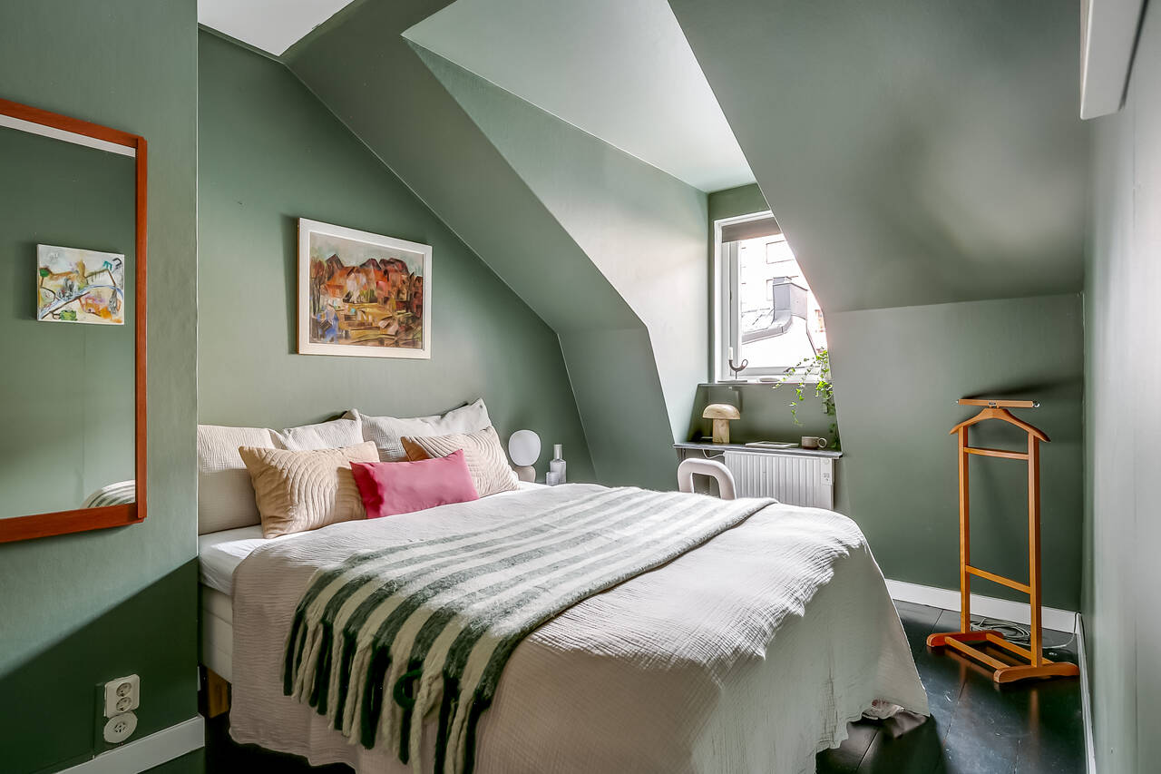 chambre mansardée verte
