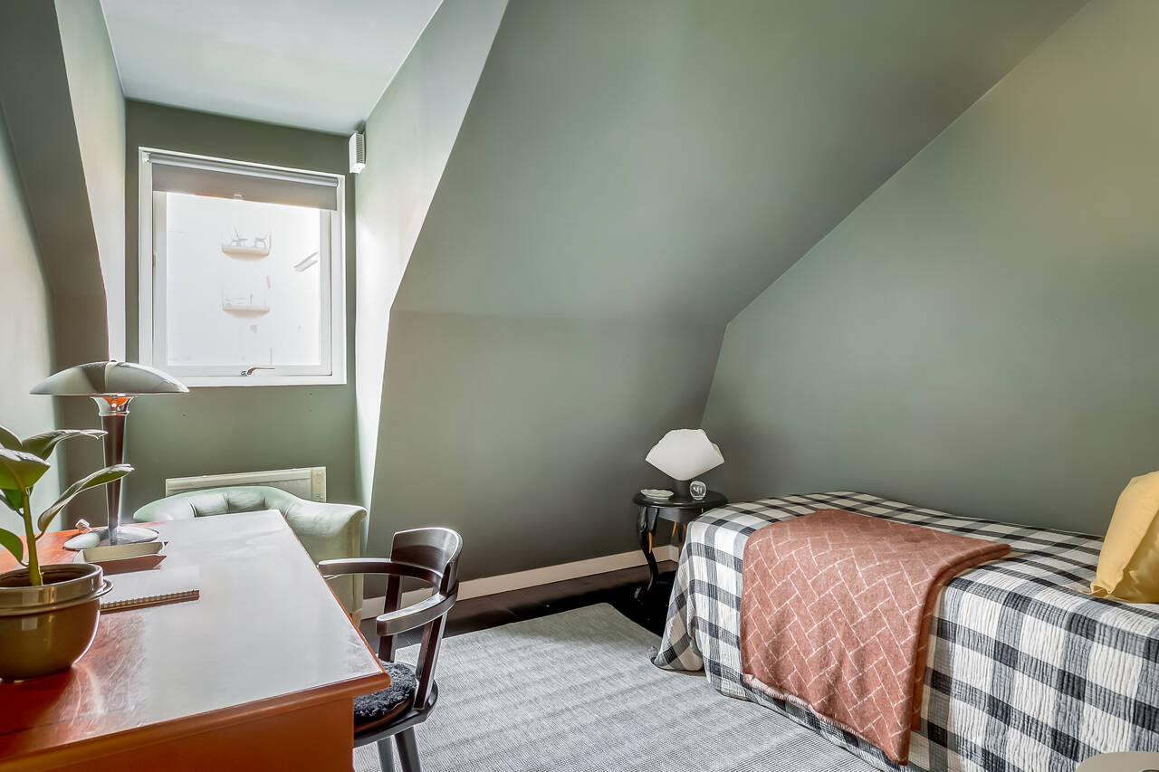 chambre mansardée verte