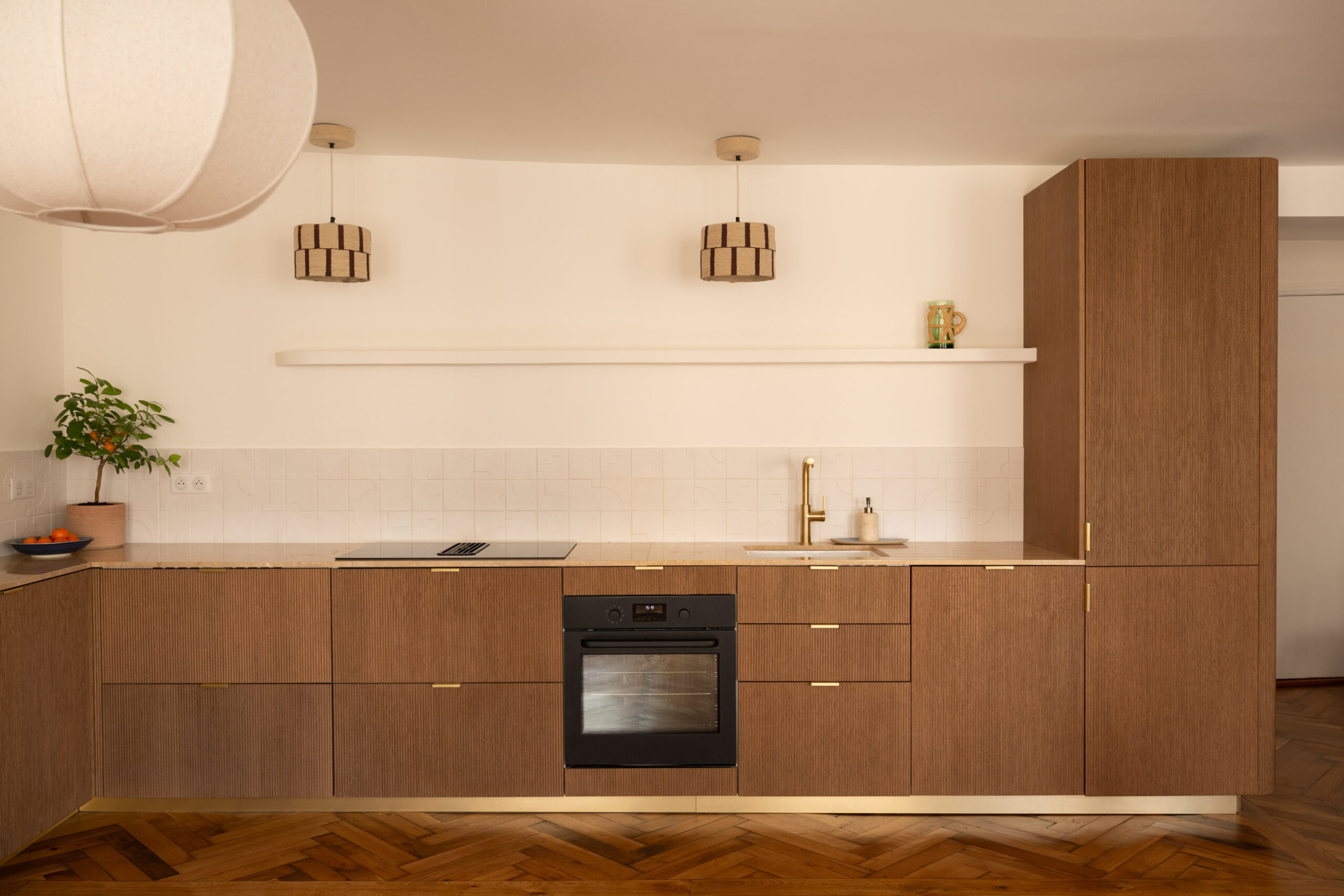 bibliothèque maçonnée appartement avec une cuisine IKEA à Paris personnalisé par BOCKLIP bibliothèque maçonnée appartement avec une cuisine IKEA à Paris personnalisé par BOCKLIP