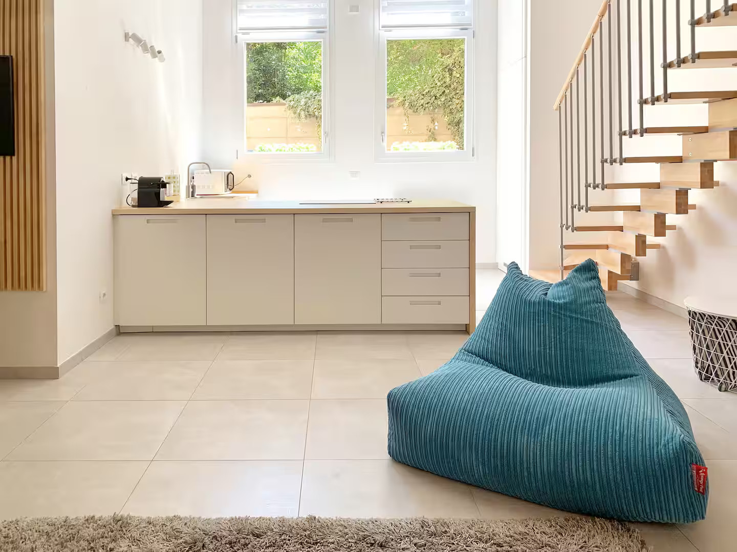cuisine blanche ouverte Blue Loft Bologne Italie