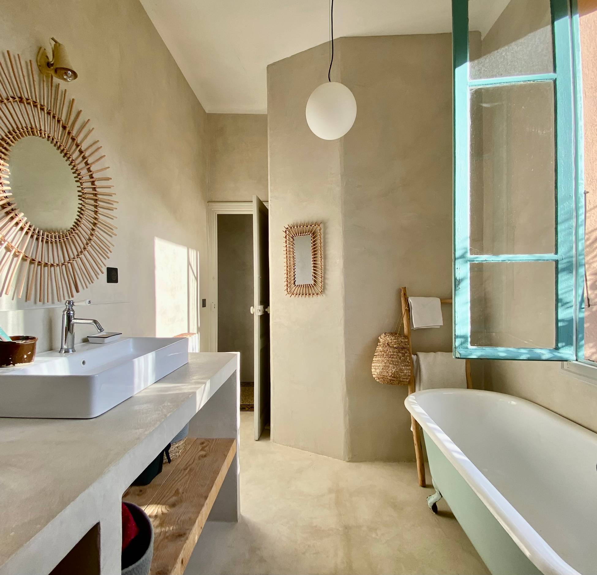 salle de bain décoration rustique chic et vintage Casetta du Cap maison Corse salle de bain décoration rustique chic et vintage Casetta du Cap maison Corse