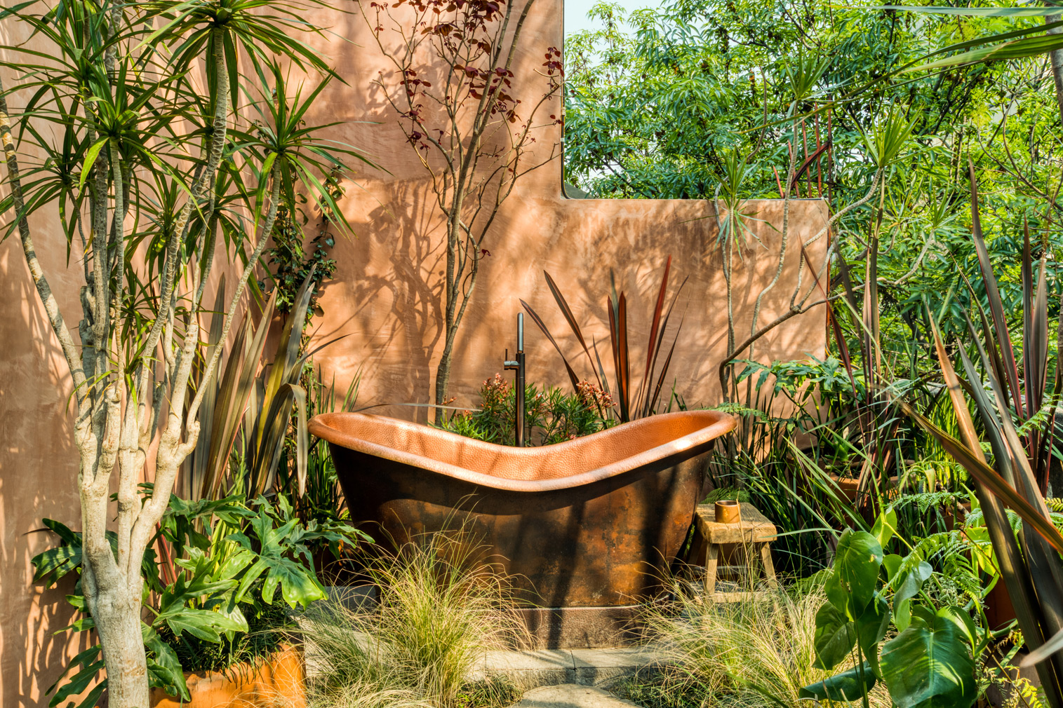 jardin avec baignoire cuivre jardin avec baignoire cuivre