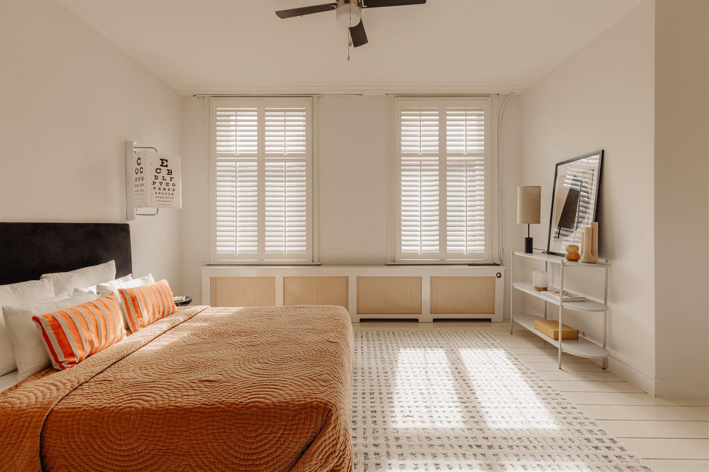chambre avec deux fenêtres chambre avec deux fenêtres