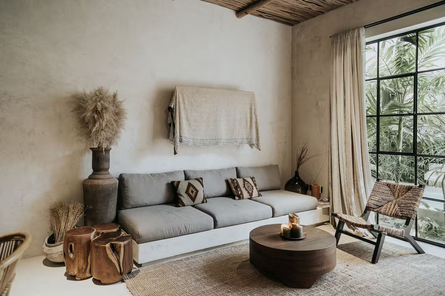 salon appartement décoration naturelle avec jardin et piscine à Tulum salon appartement décoration naturelle avec jardin et piscine à Tulum