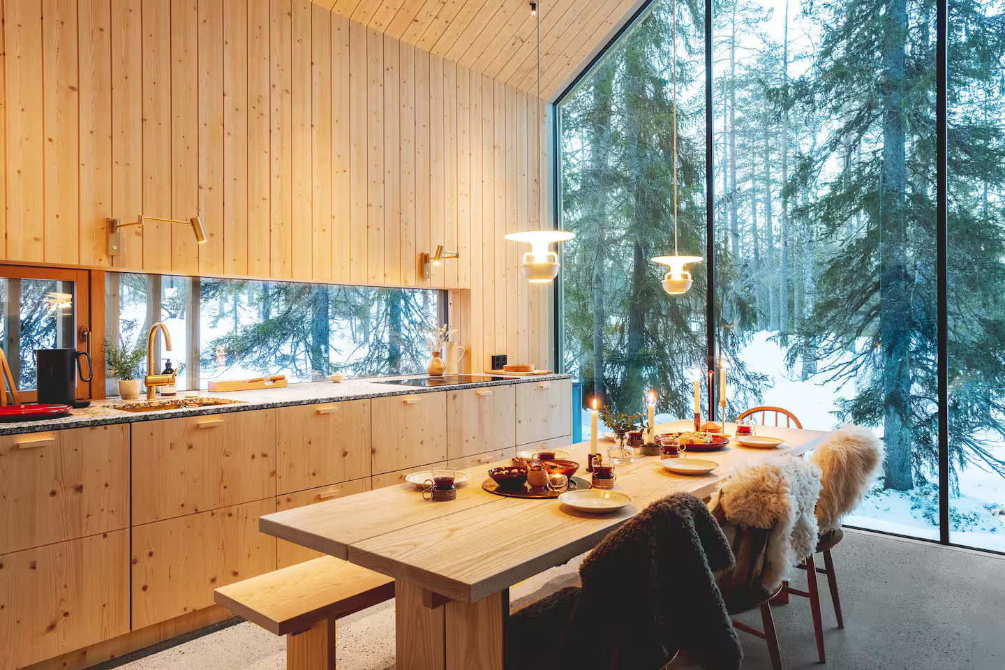 cuisine avec pignon vitré maison en bois Finlande Housu House cuisine avec pignon vitré maison en bois Finlande Housu House