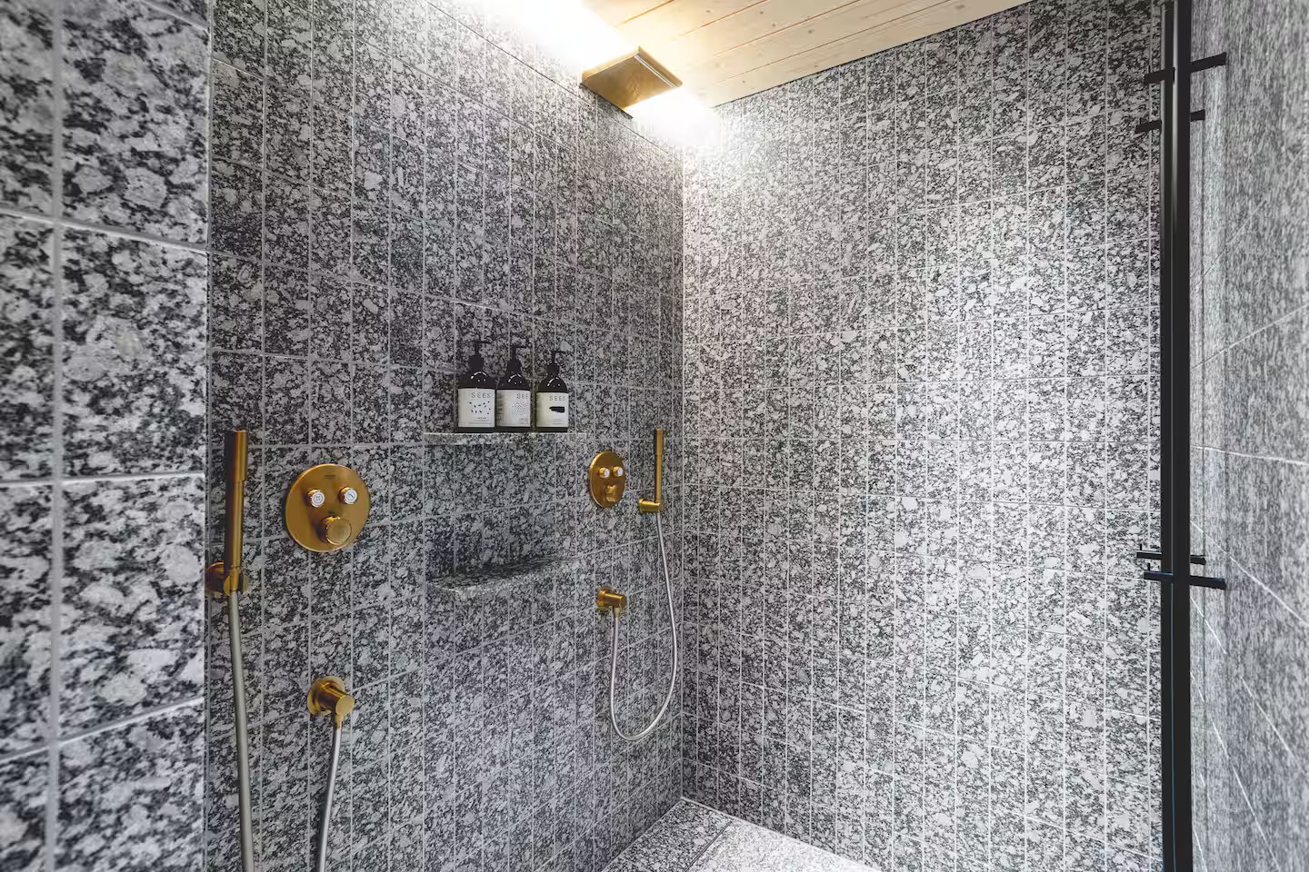 salle de bain carrelage gris Housu House salle de bain carrelage gris Housu House