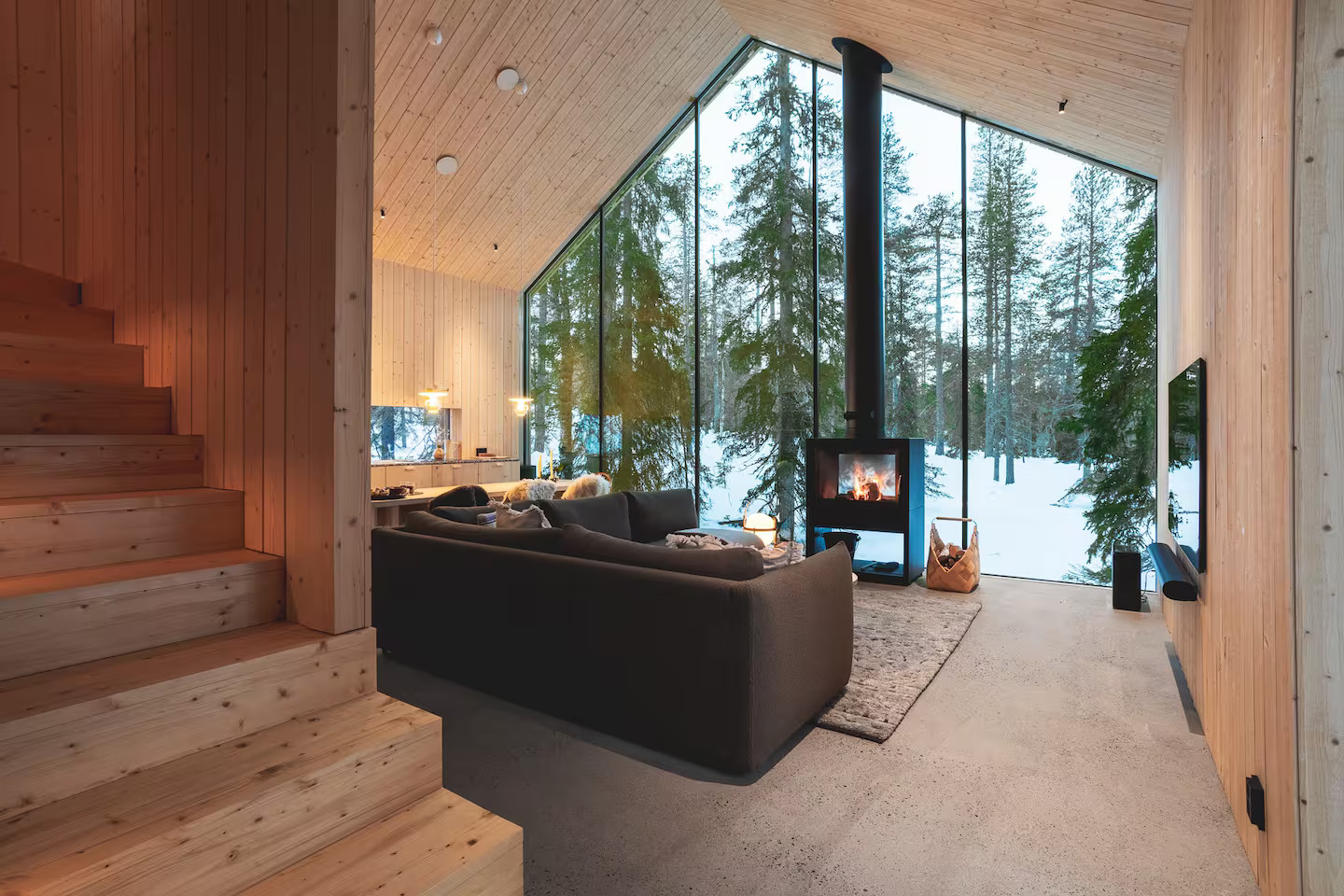 salon avec pignon vitré maison en bois Finlande Housu House salon avec pignon vitré maison en bois Finlande Housu House