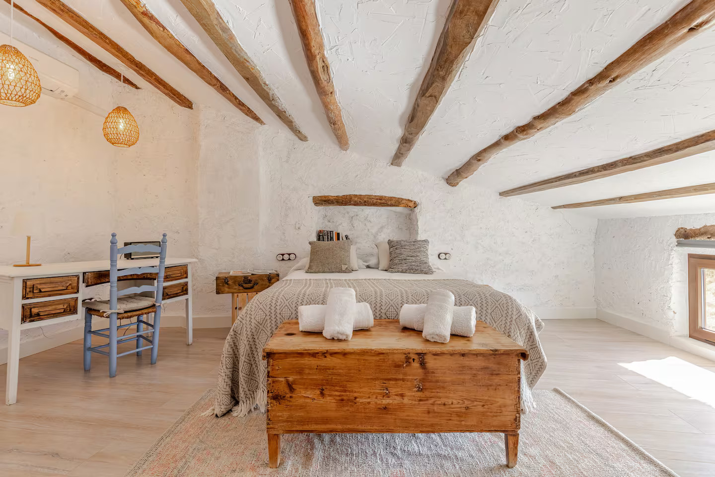 chambre avec poutres maison de village chambre avec poutres maison de village