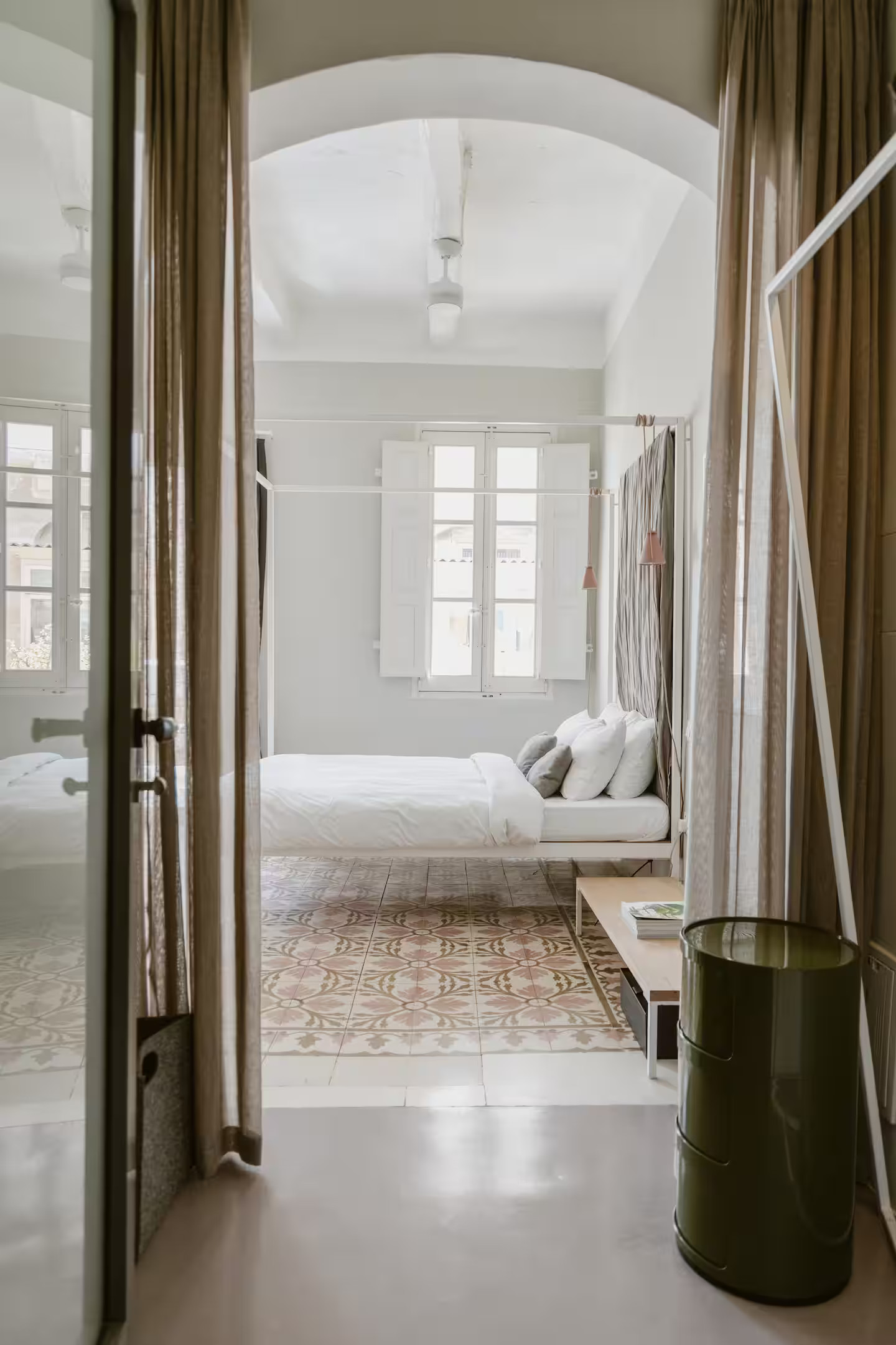 studio 30m2 côté chambre lit à baldaquin studio 30m2 côté chambre lit à baldaquin