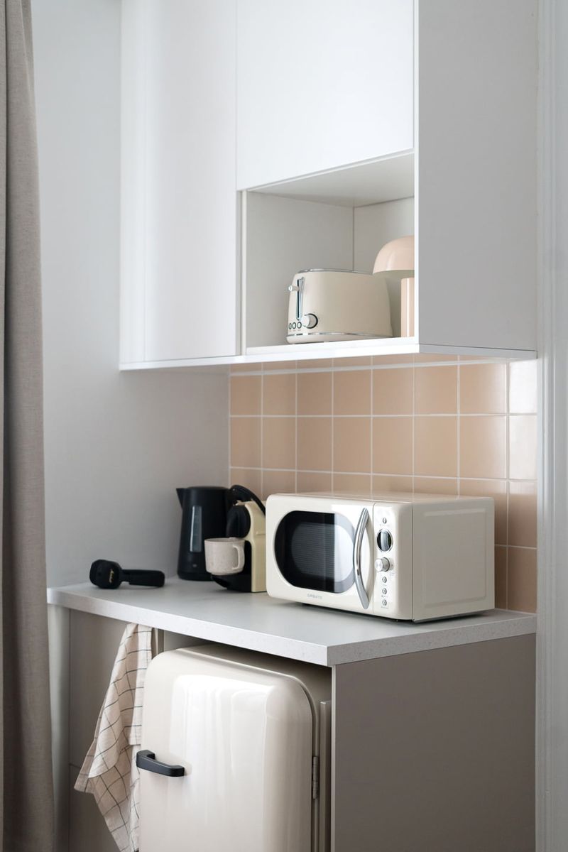 cuisine studio 12m2 Paris dans ancienne loge de gardien cuisine studio 12m2 Paris dans ancienne loge de gardien