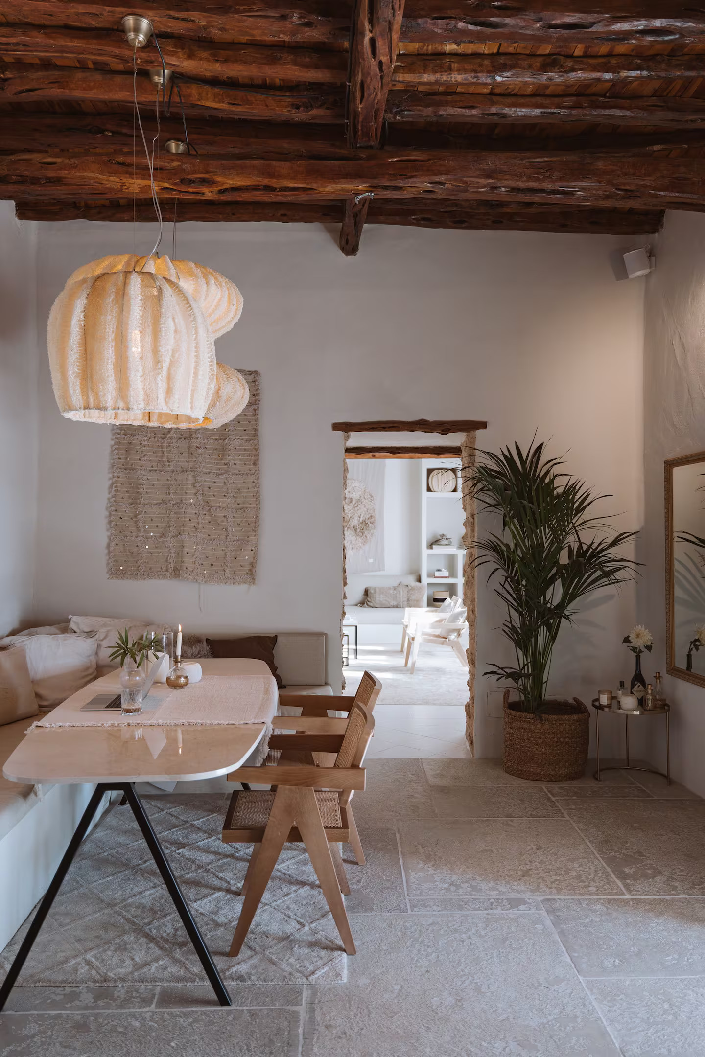 salle à manger avec poutres décoration naturelle et rustique chic salle à manger avec poutres décoration naturelle et rustique chic