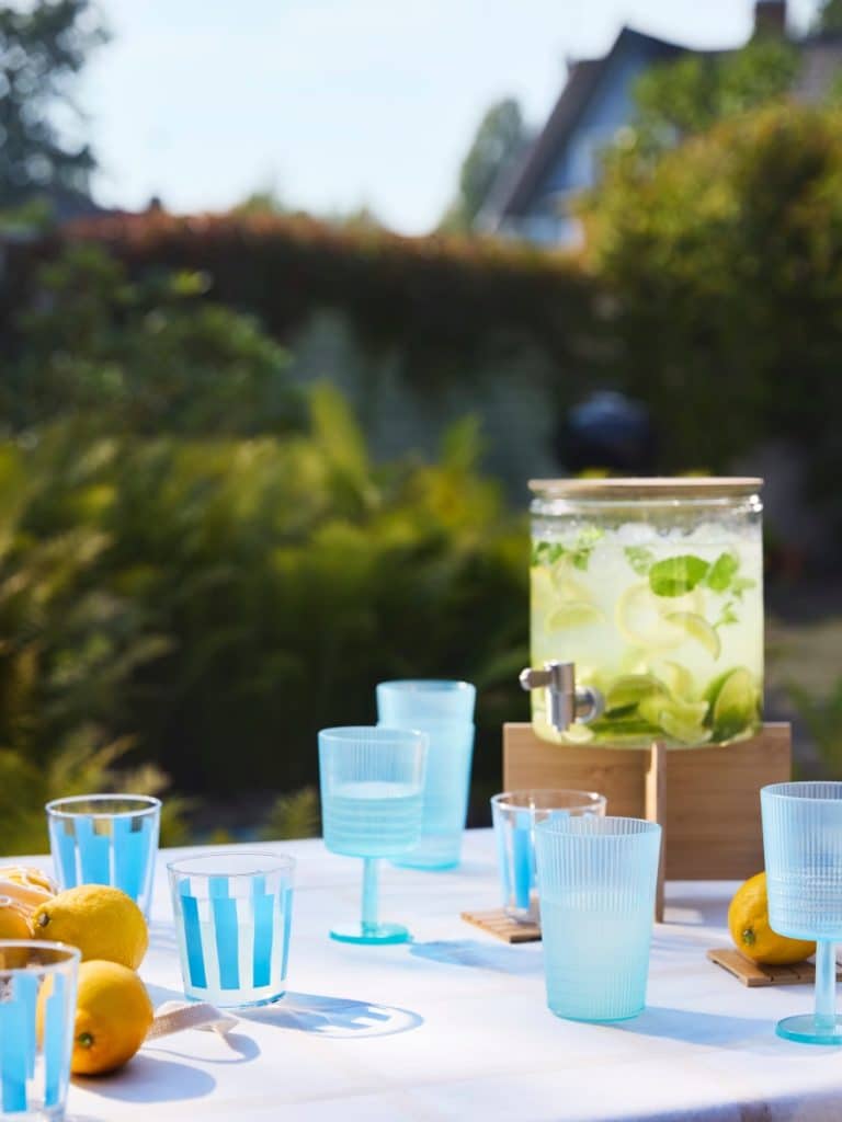 vaisselle bleue IKEA catalogue outdoor 2025