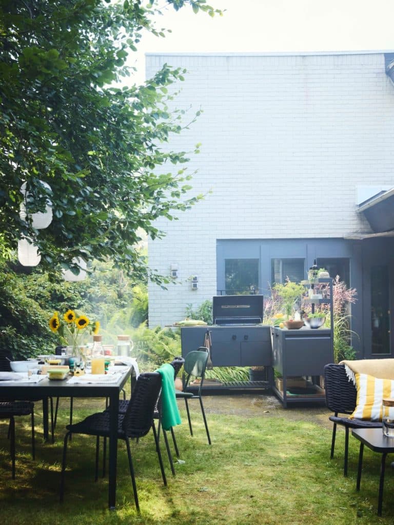 jardin avec mobilier
