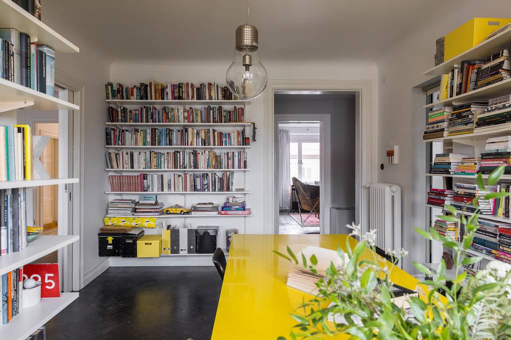 salle à manger table jaune parquet noir décoration scandinave salle à manger table jaune parquet noir décoration scandinave