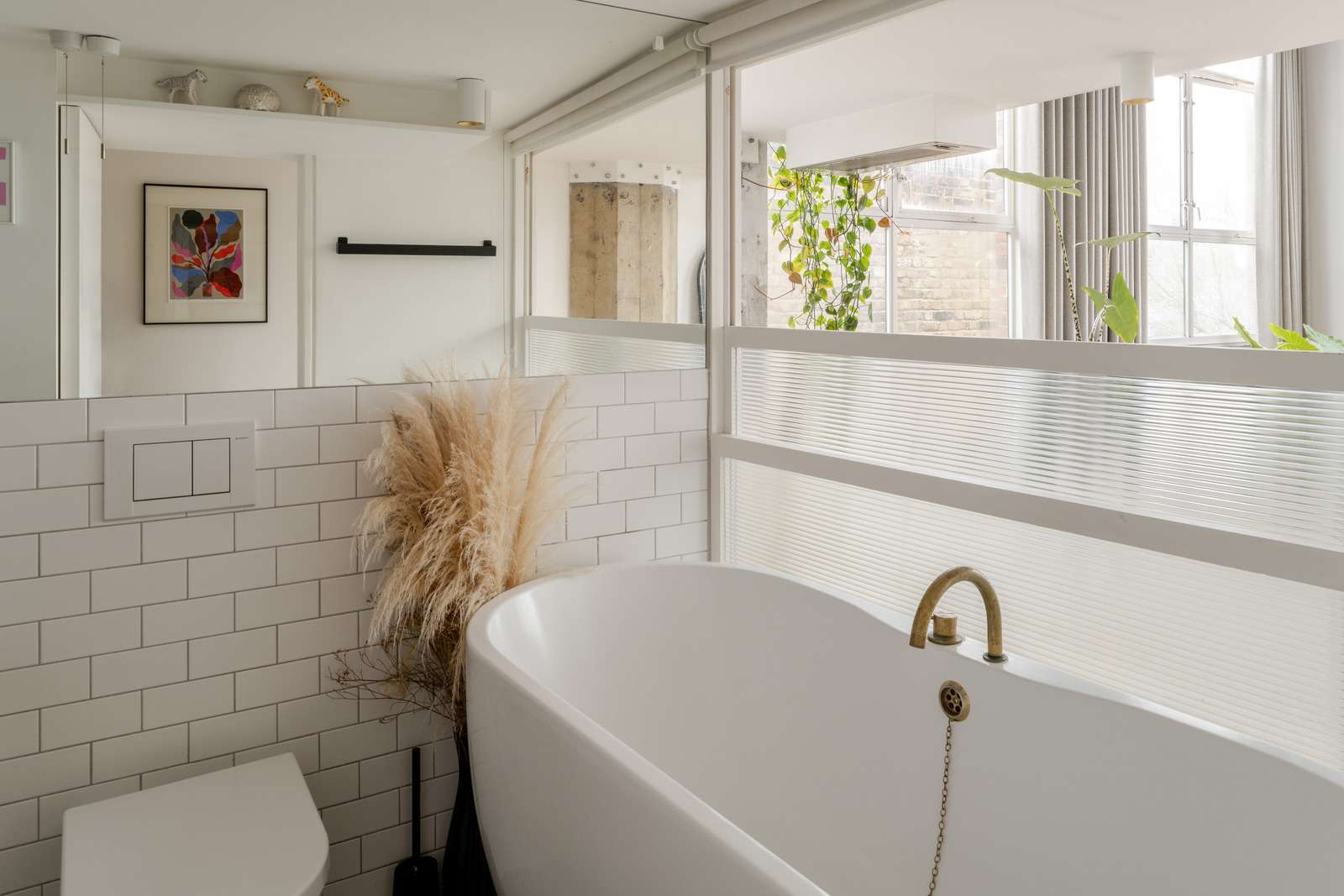 salle de bain design blanche